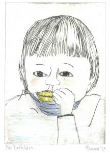 ein Kind isst ein Brötchen