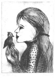 Frau hält einen Vogel